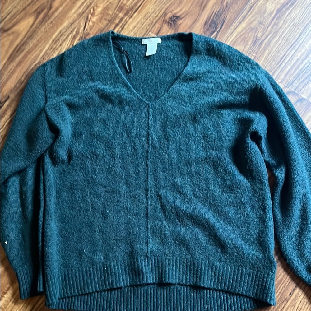 Women's V-Neck Sweater in Dark Green